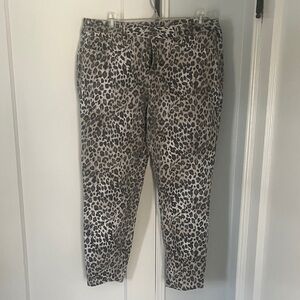 Stylish Leopard Print Skinny Pants